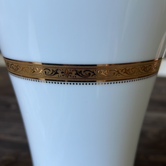 NORITAKE Magestic fine China Vase - 9” - Picture 3 of 7